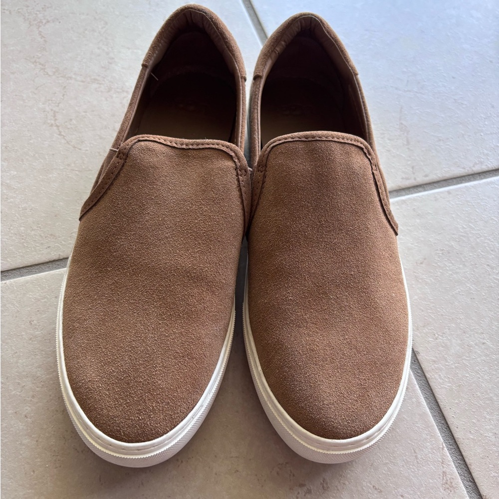 Ugg Brown Suede Slip-On Shoes (bin 17)